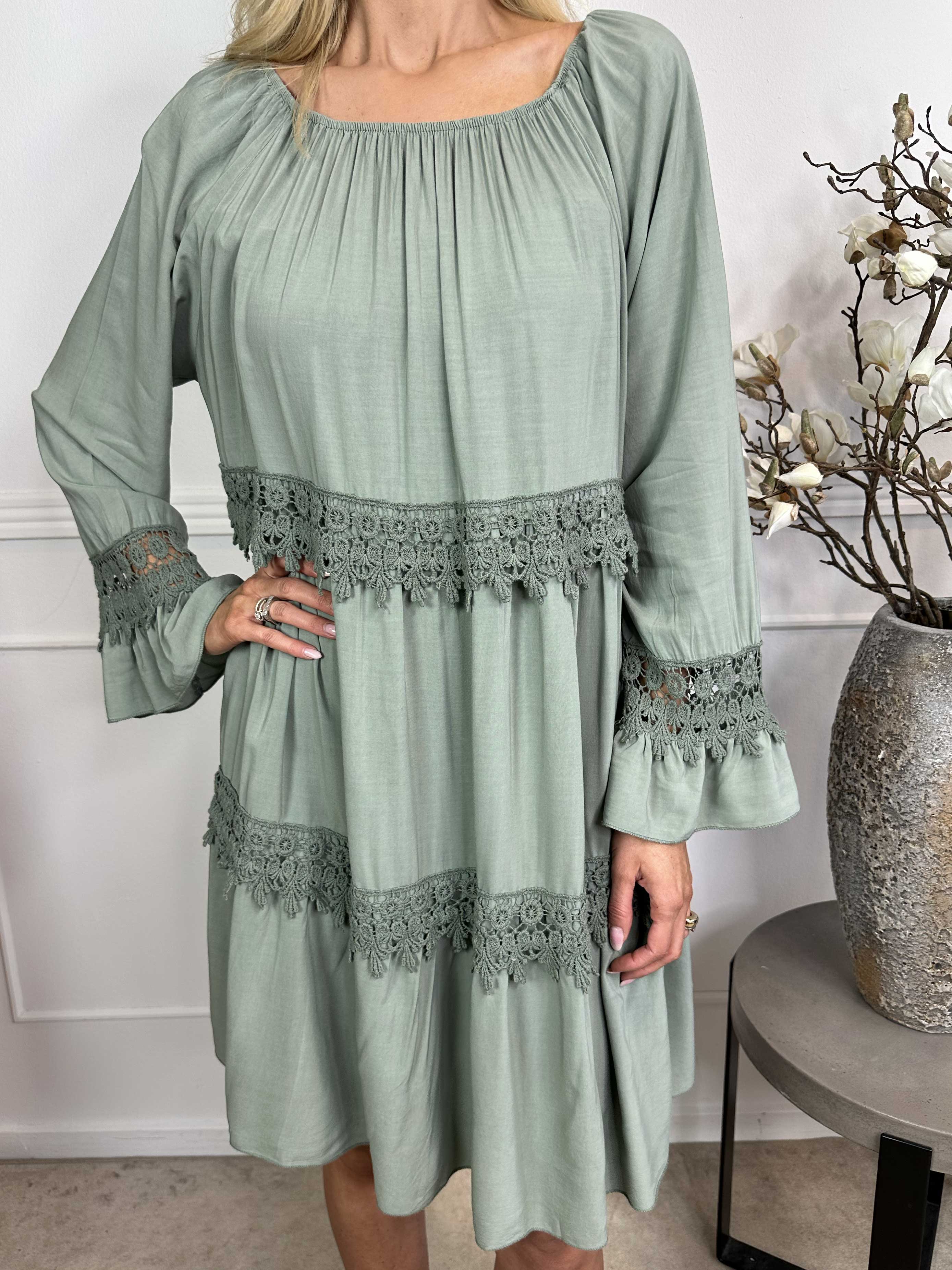 Tilda - Sød tunikakjole med broderinger